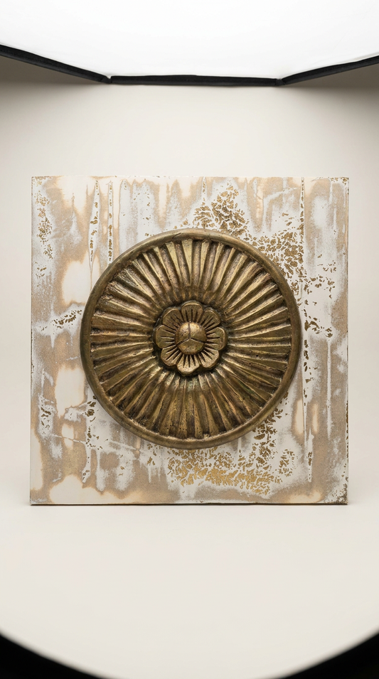This antique-looking wall décor piece exudes timeless charm and character, designed to bring a sense of history and elegance into your home. 