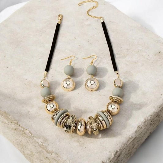 This chic 2-piece set captures vintage charm with a bold retro design. The necklace features alternating acrylic grey beads and shimmering gold beads, arranged in a balanced composition that radiates timeless elegance.